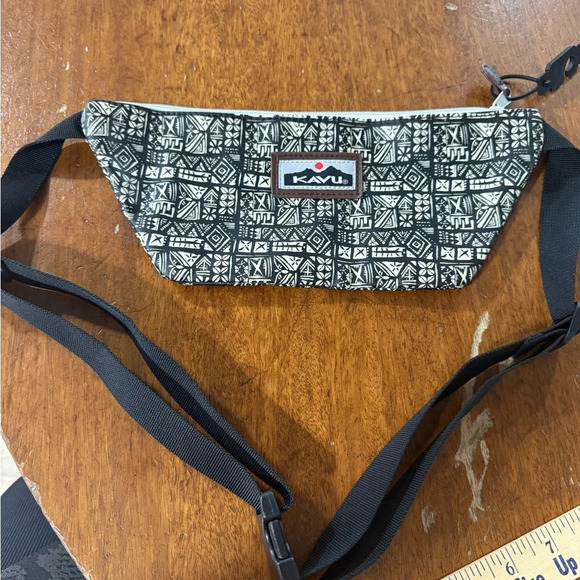 KAVU Black and White Patterned Men's Bag - Picture 1 of 6